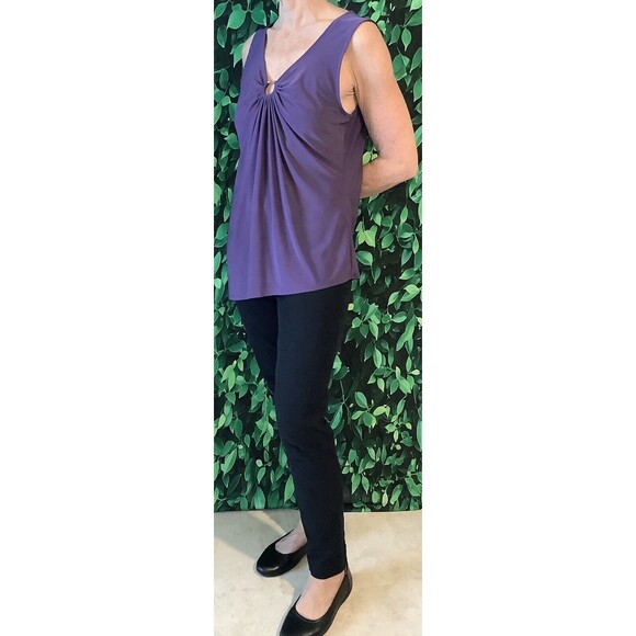 💜 White House Black Market Sleeveless Asymmetrical Blouse – Size M - Picture 3 of 7